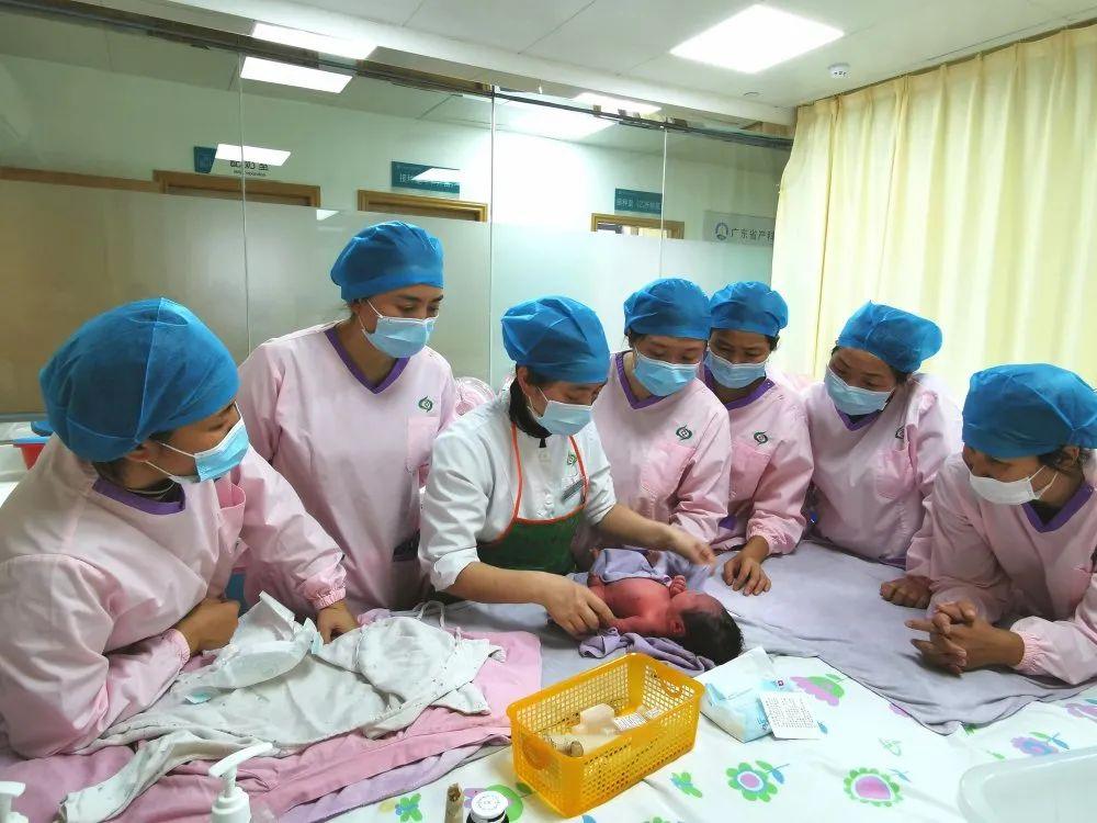 易门县妇婴监护型护送